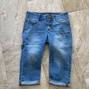 Apt. 9 Light Blue Denim capris Jeans